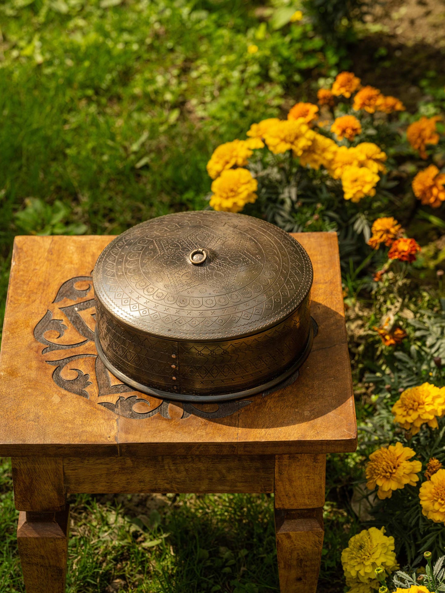 Siyahi Saar - Elegant black & brass spice box
