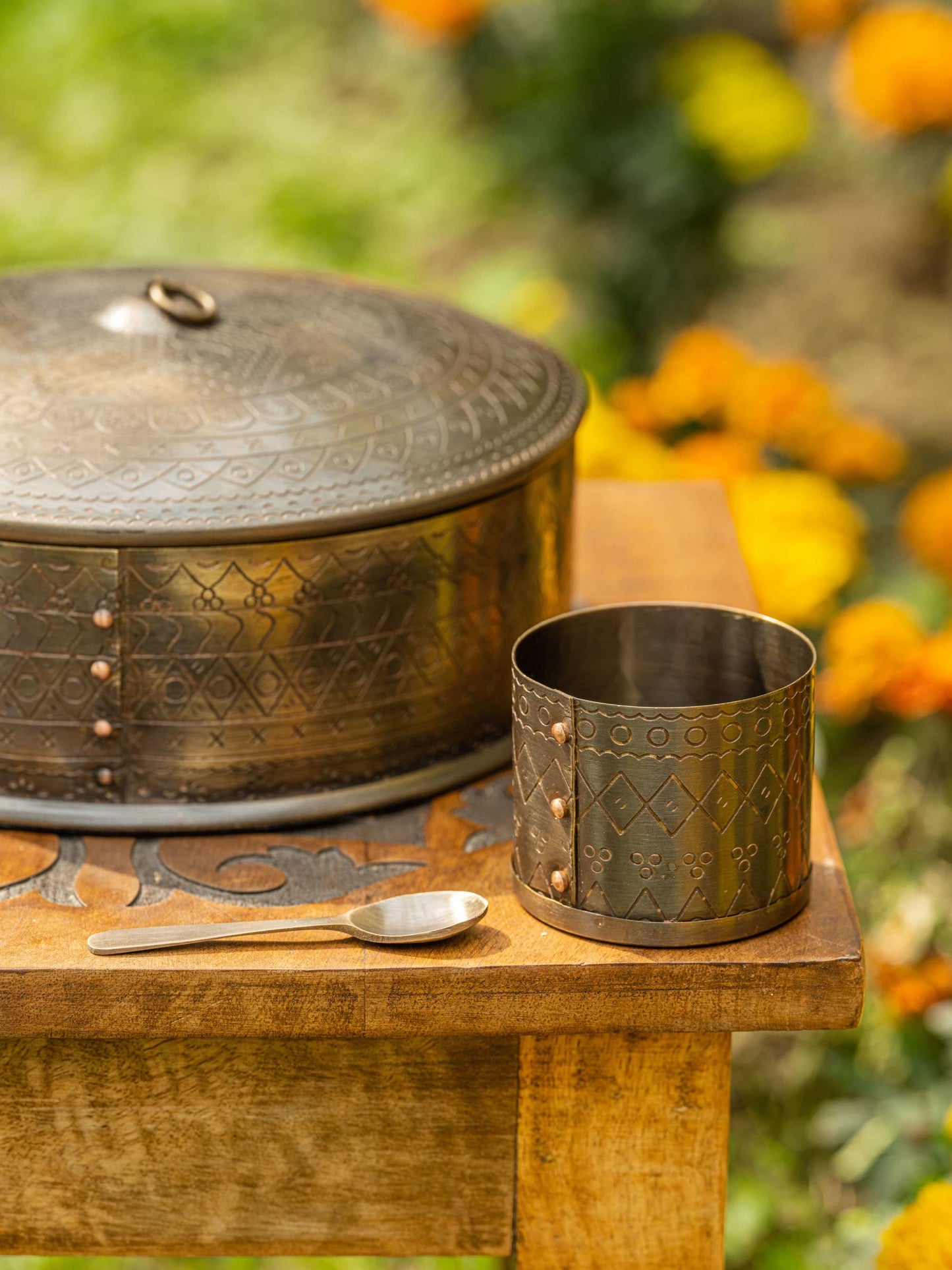 Siyahi Saar - Elegant black & brass spice box
