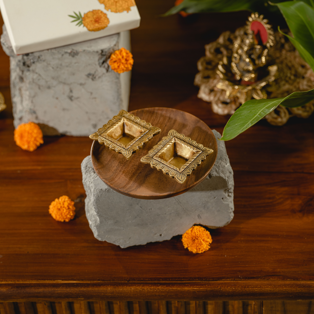Kanaka Diya - Set of 2 square shaped brass diya