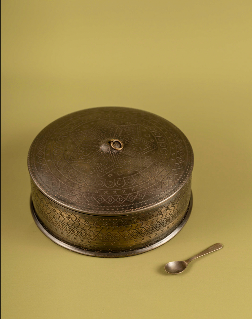 Siyahi Saar - Elegant black & brass spice box