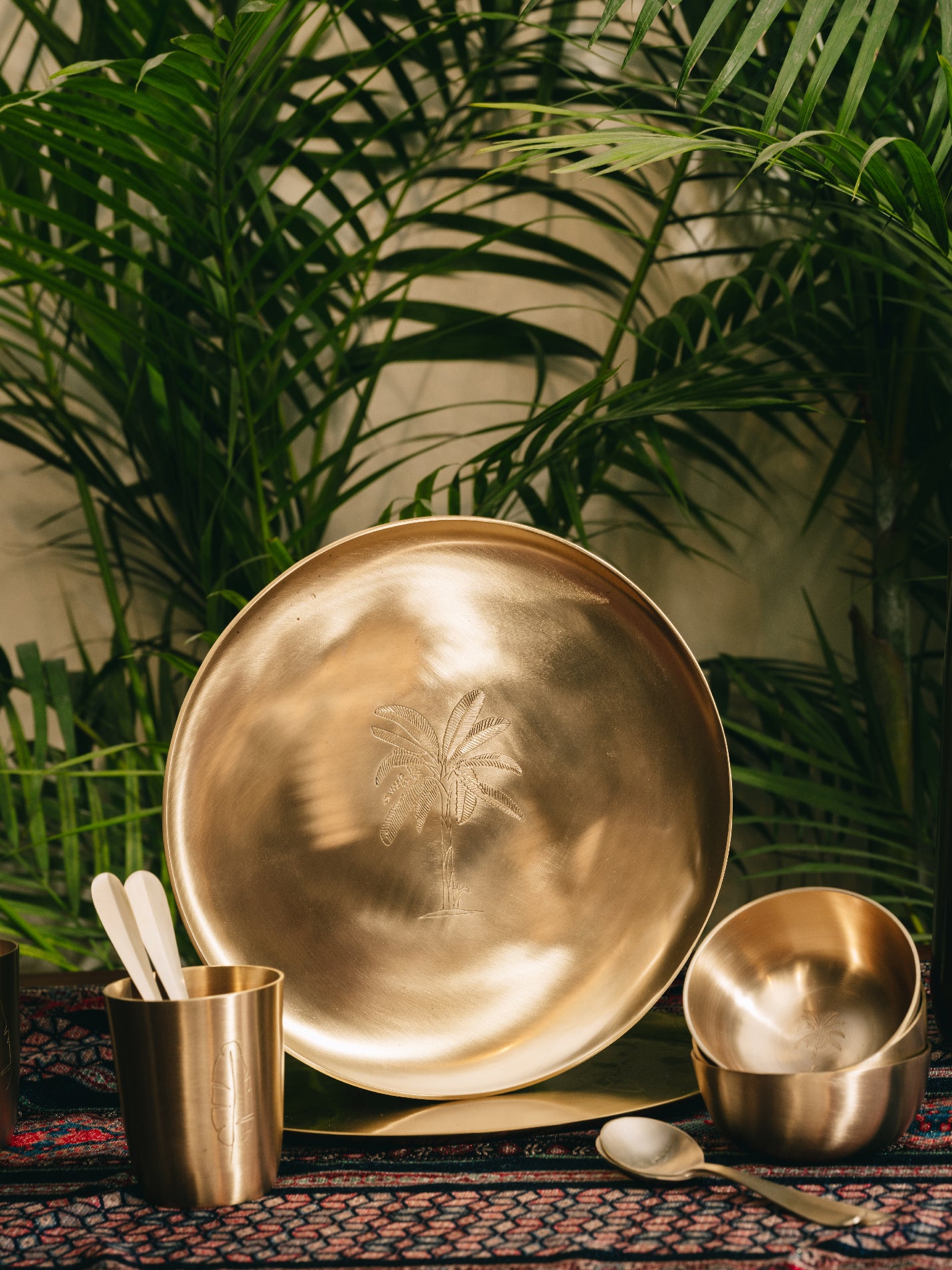 Gul - Set of 5 brass dinner set with palm tree motif (plate, bowls, spoon, glass)