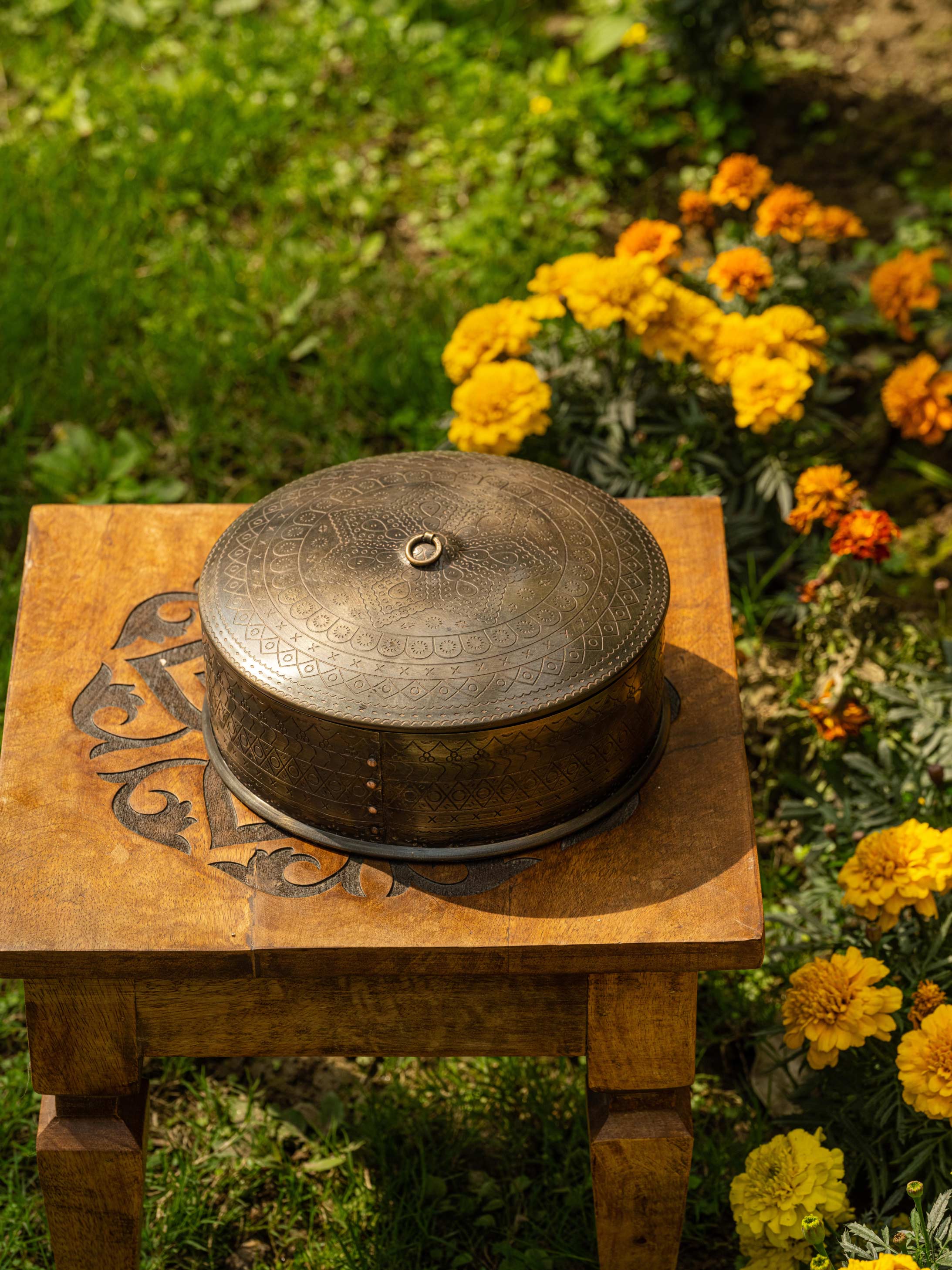 Siyahi Saar - Elegant black & brass spice box