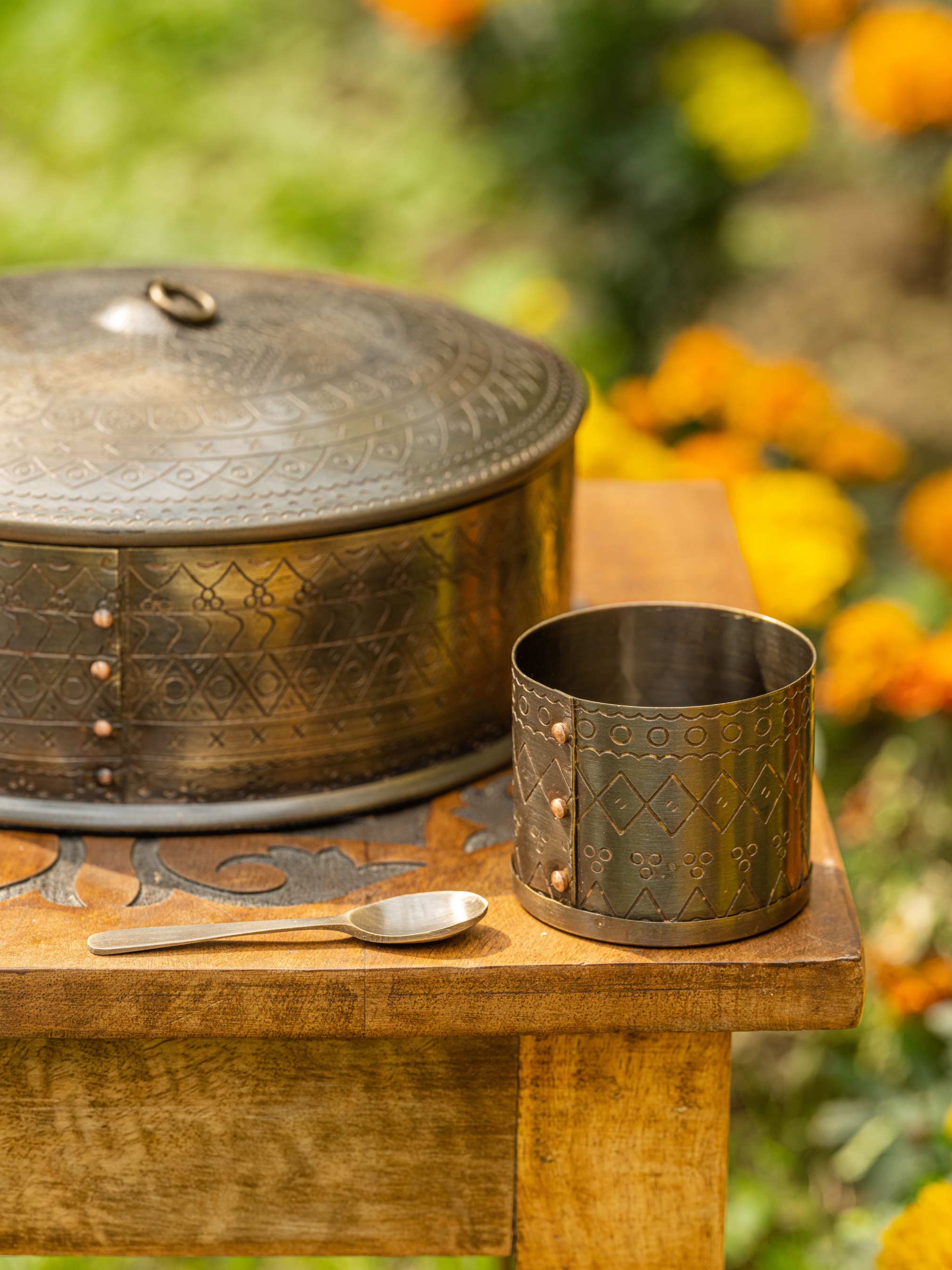 Siyahi Saar - Elegant black & brass spice box