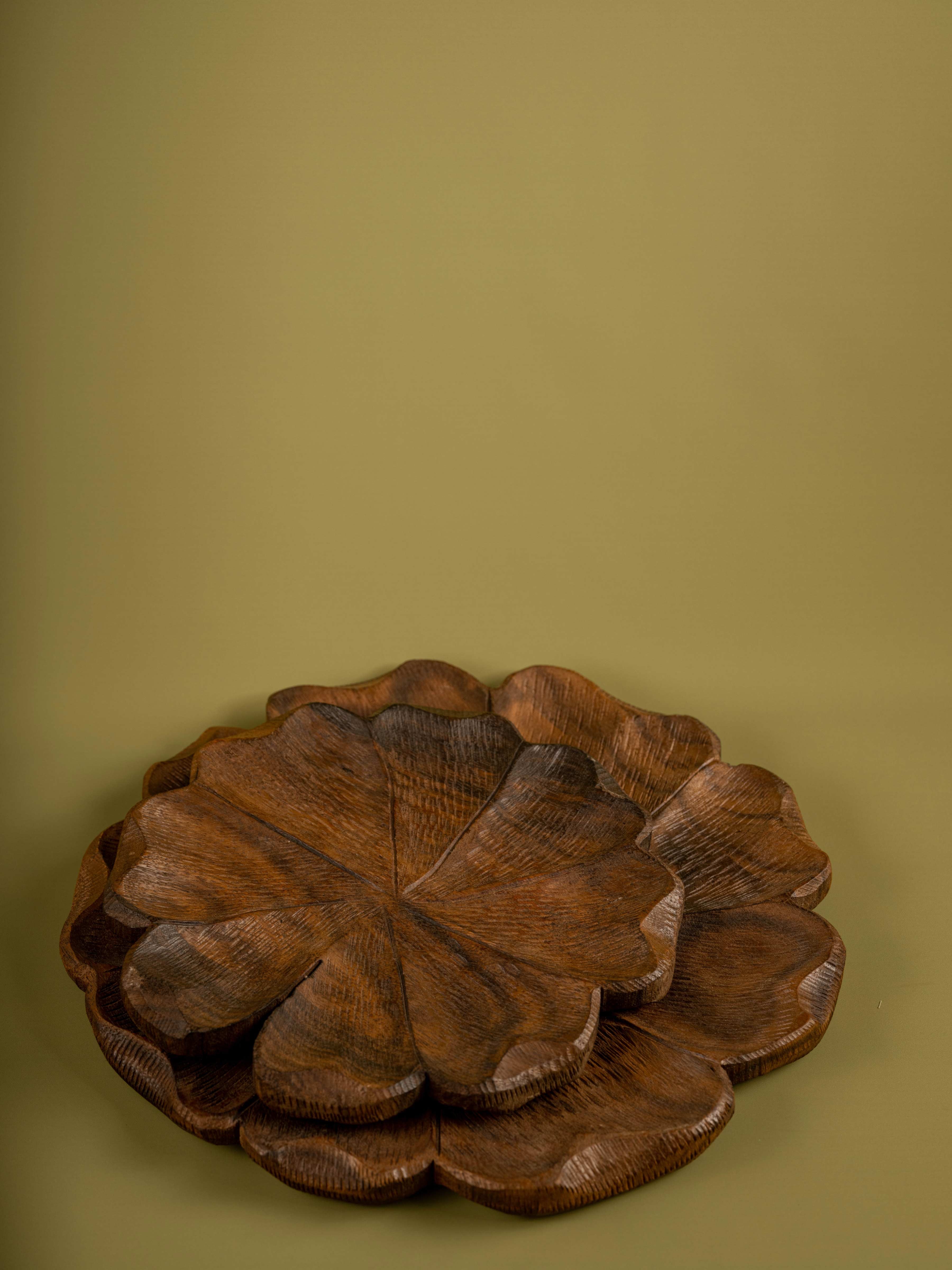 Utpal - Dual floral shaped platter set