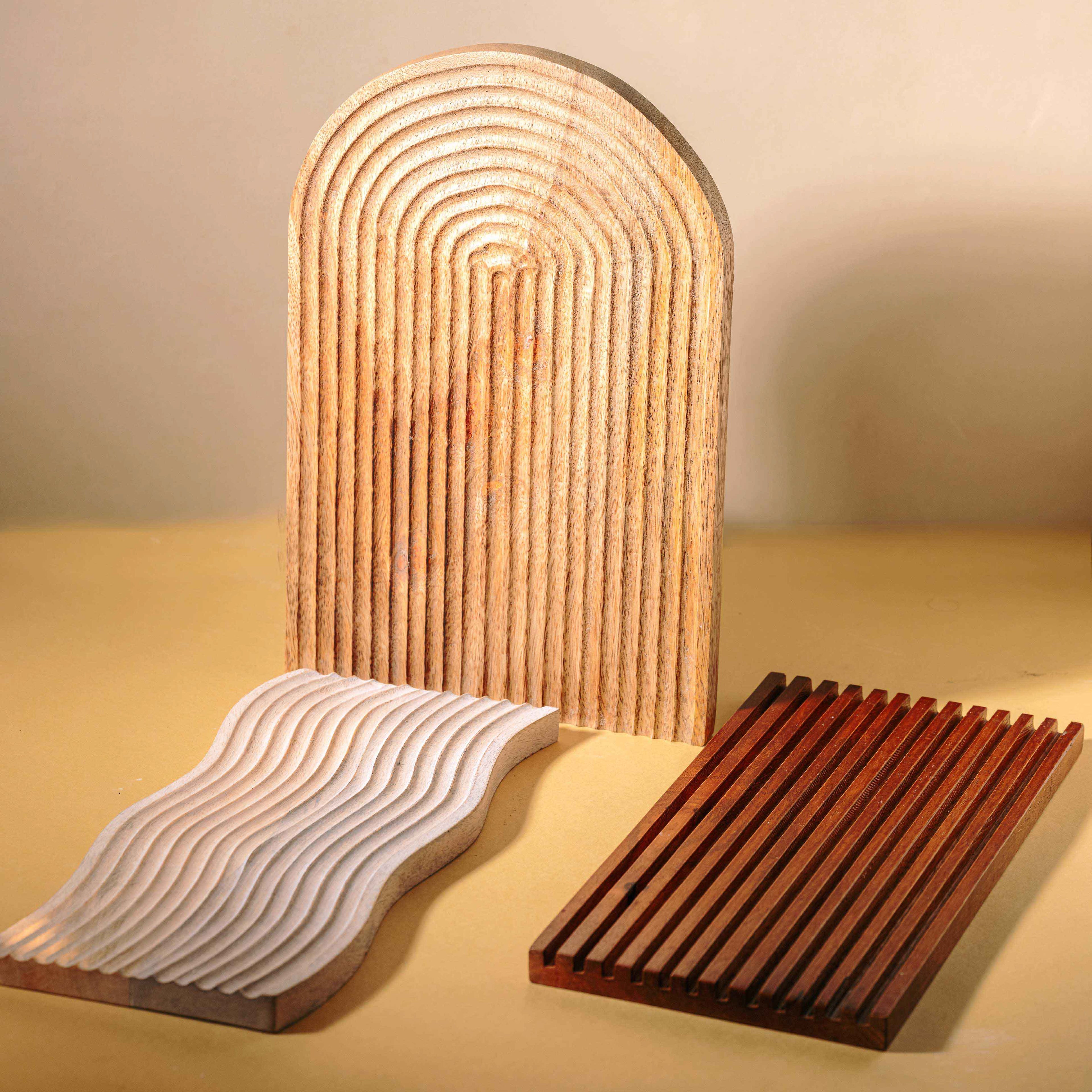 Taarash - Set of 3 striped beautiful wooden platters