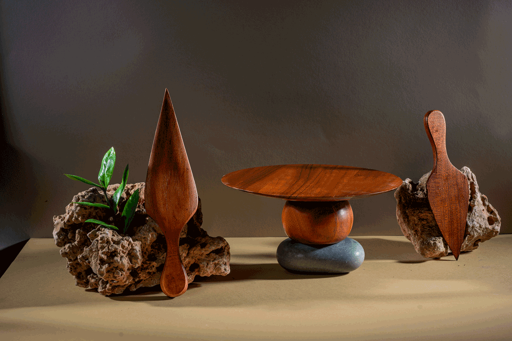 Loom - Unique wooden cake stand with cutters